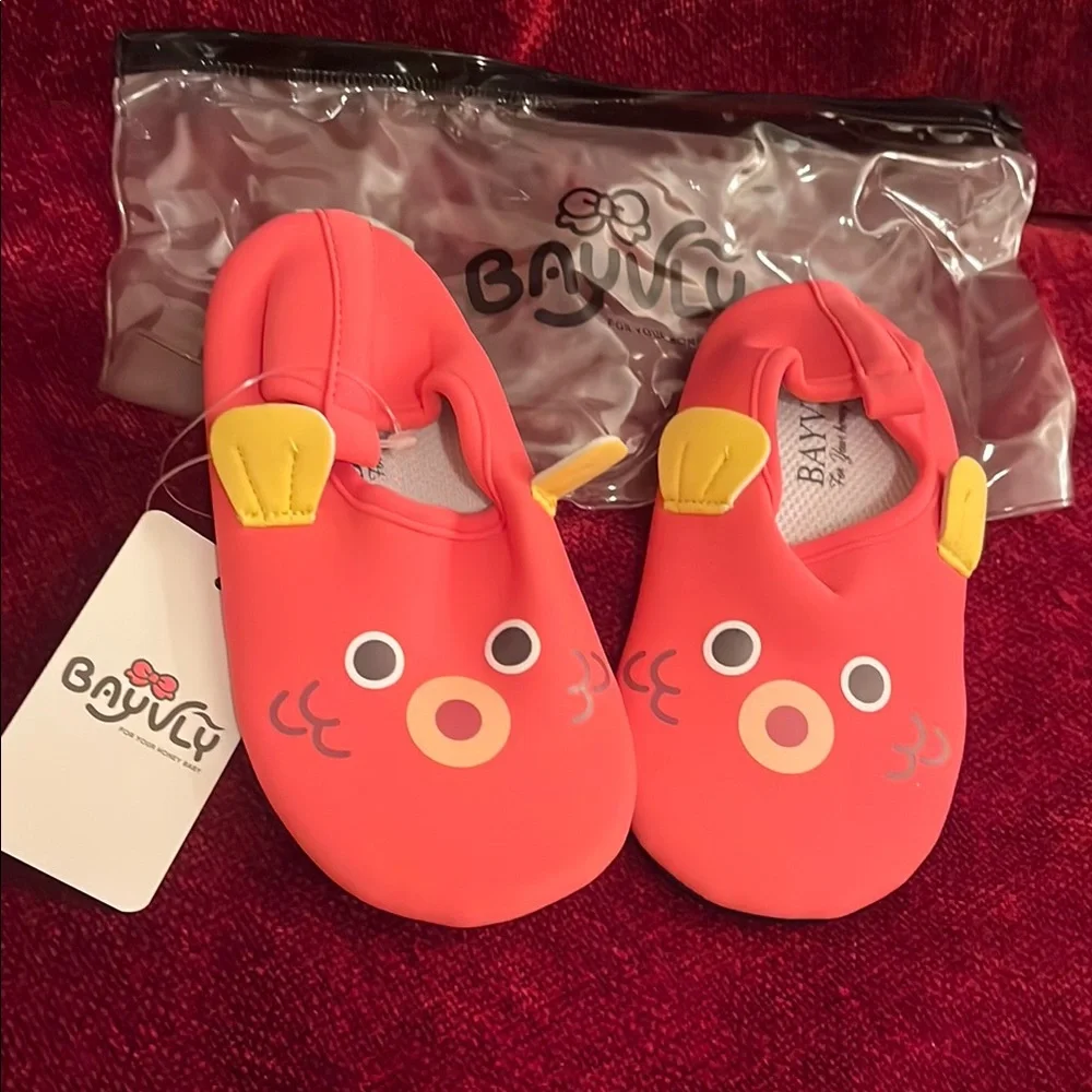NEW Bayvly Baby Water Shoes Size 160 (US Toddler 9.5) Coral Red Fish Design